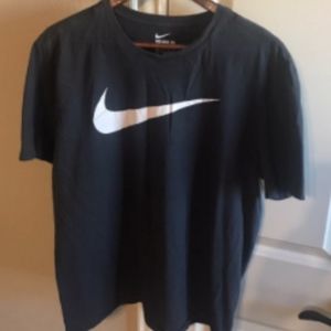 black nike tee